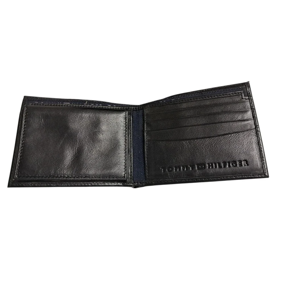 2005 Tommy Hilfiger Black Leather Bi Fold Wallet Passcase & Valet in Box